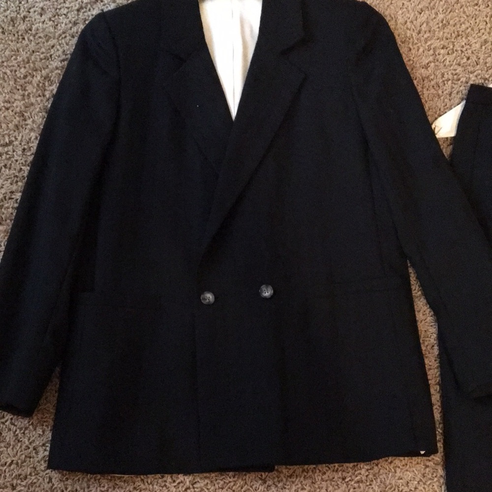 Suit - Picture 2 of 4